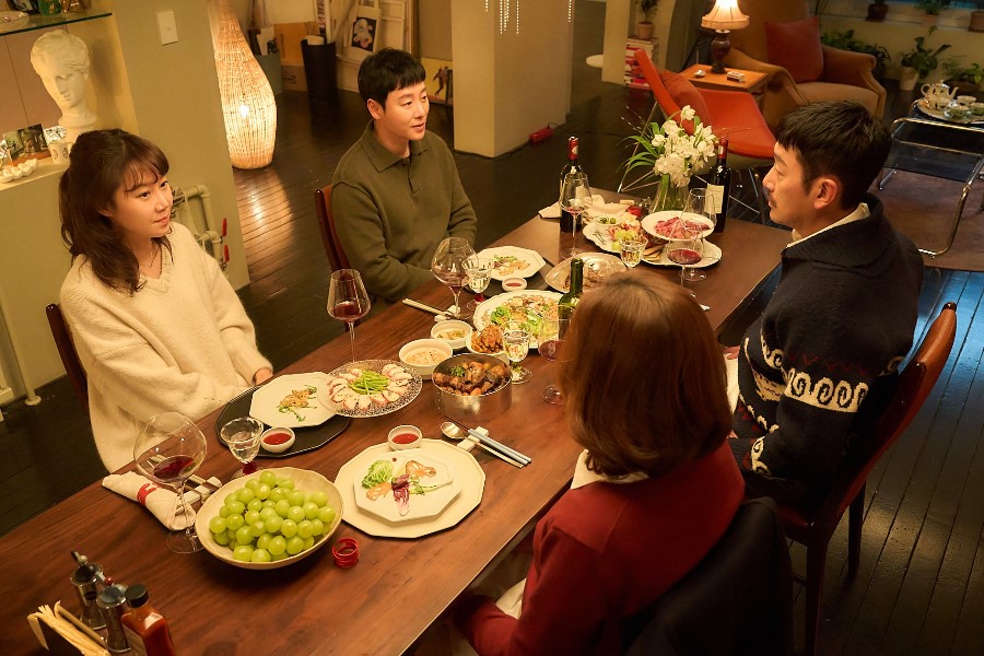 ハ・ジョンウ、イ・ハネ、コン・ヒョジン、キム・ドンウク、新作映画『二階の人々』で共演するも異なる感情を放つ | KpopSnap | KpopSnap